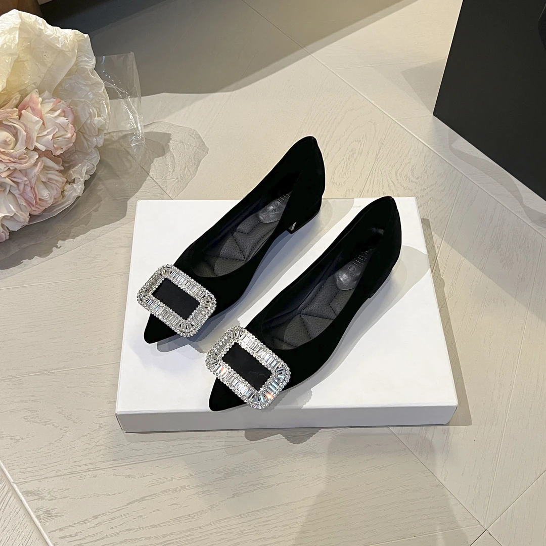 水钻浅口粗跟尖头黑色工作单鞋