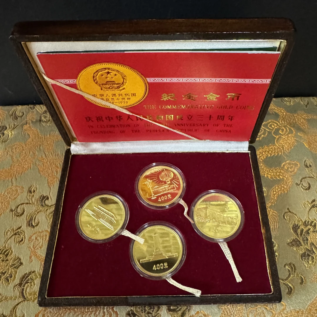 1979年建国30周年1/2盎司金套币 证盒