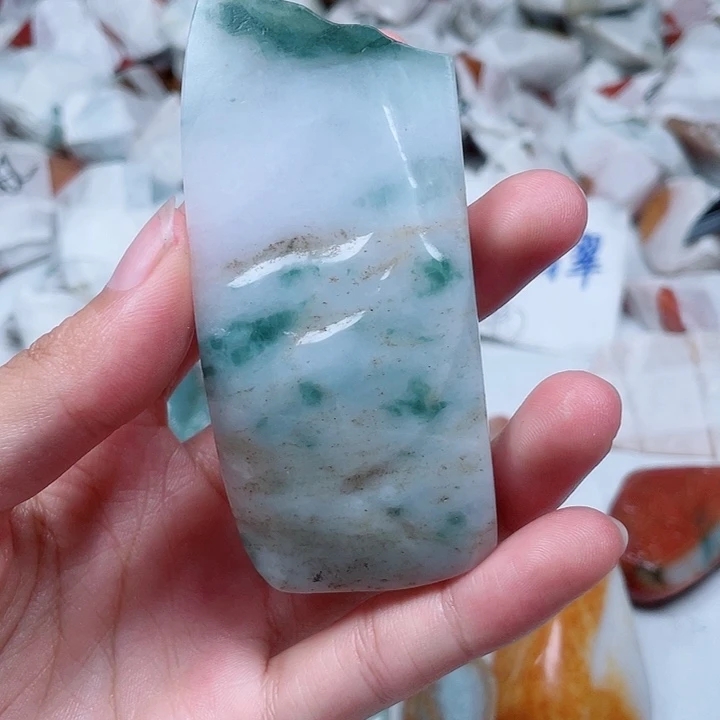 柒***后颈饰未镶嵌翡翠翡翠