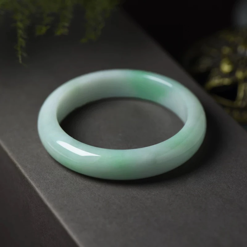 1611号精品白加绿正圈手镯