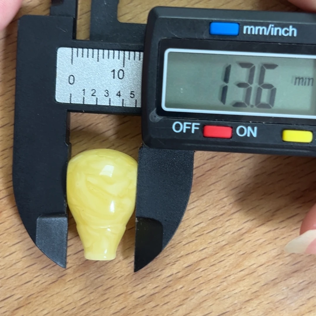 裸石琥珀未镶嵌三通