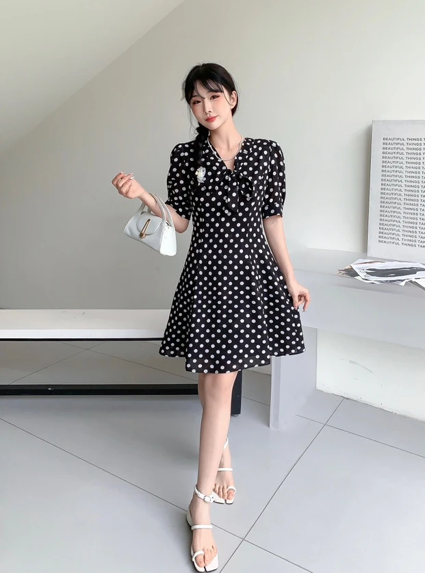 8050波点V领泡泡袖连衣裙时尚甜美小个子女夏