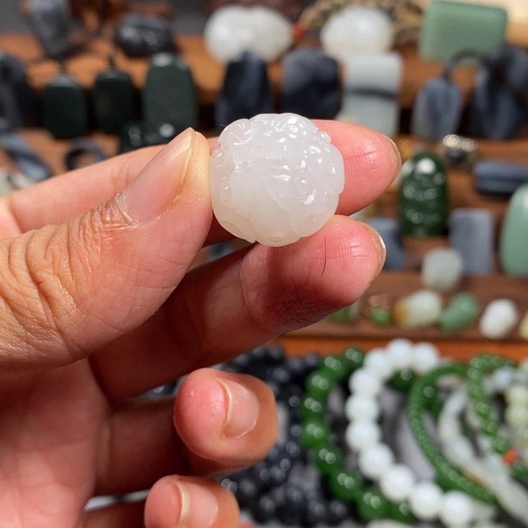 和田玉颈饰未镶嵌爪*