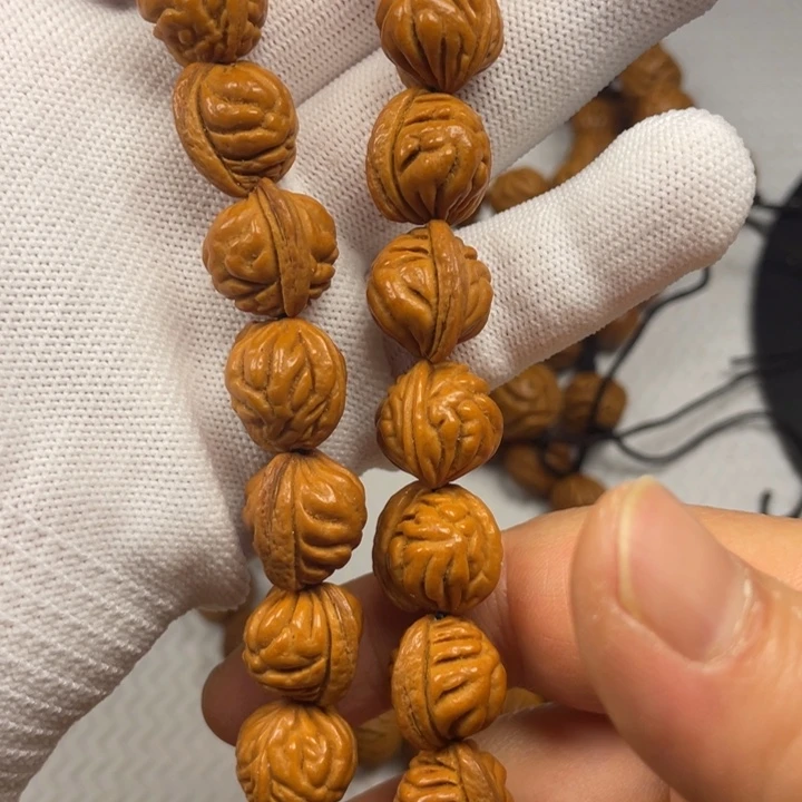 2号链接桃核手串一个