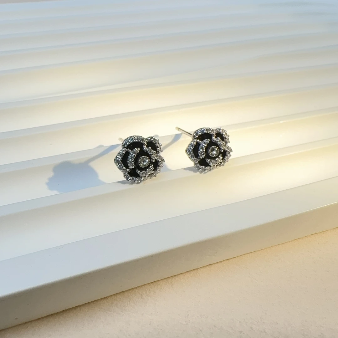 925银耳饰 2480 925银黑色山茶花耳钉