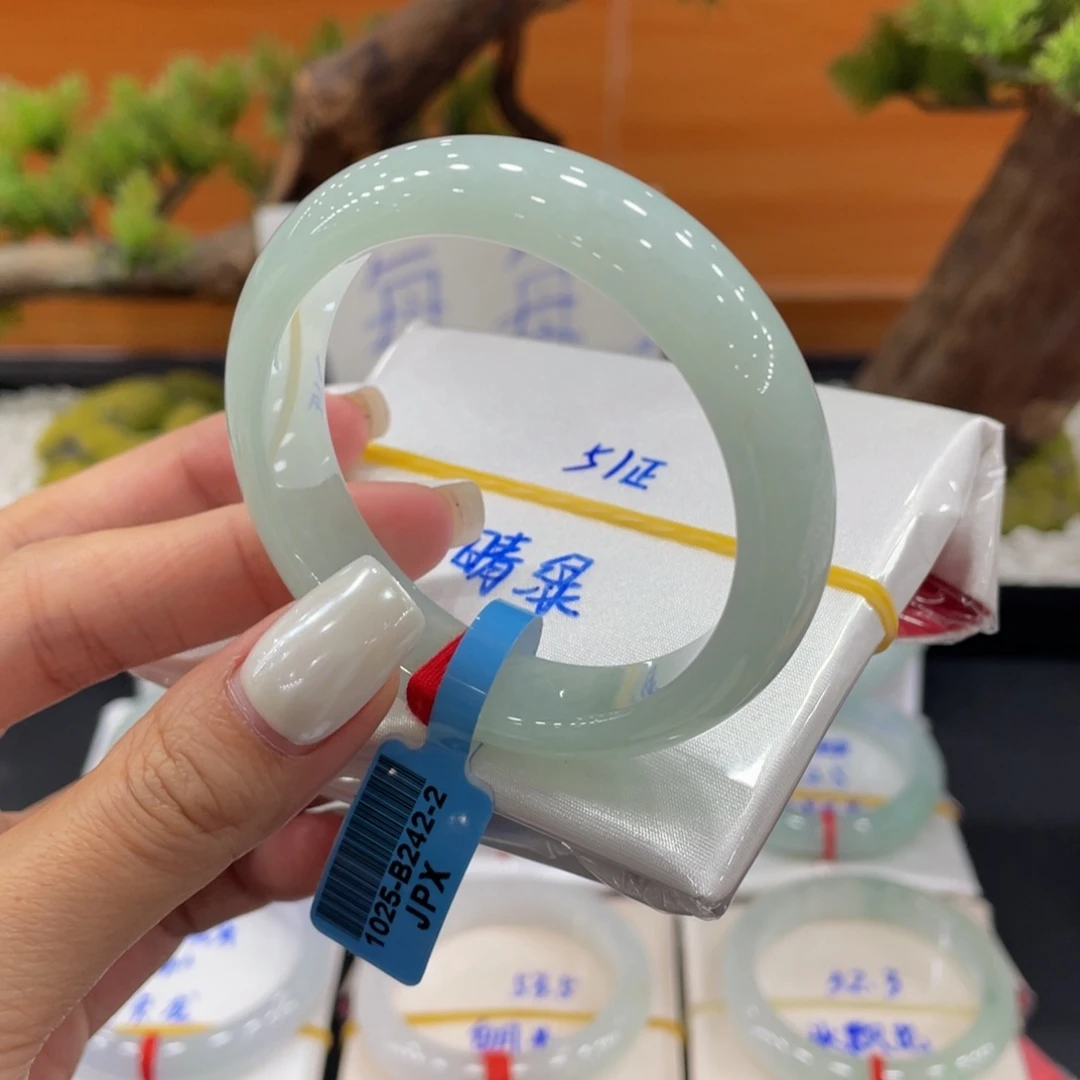 翡翠未镶嵌手镯缅甸翡翠