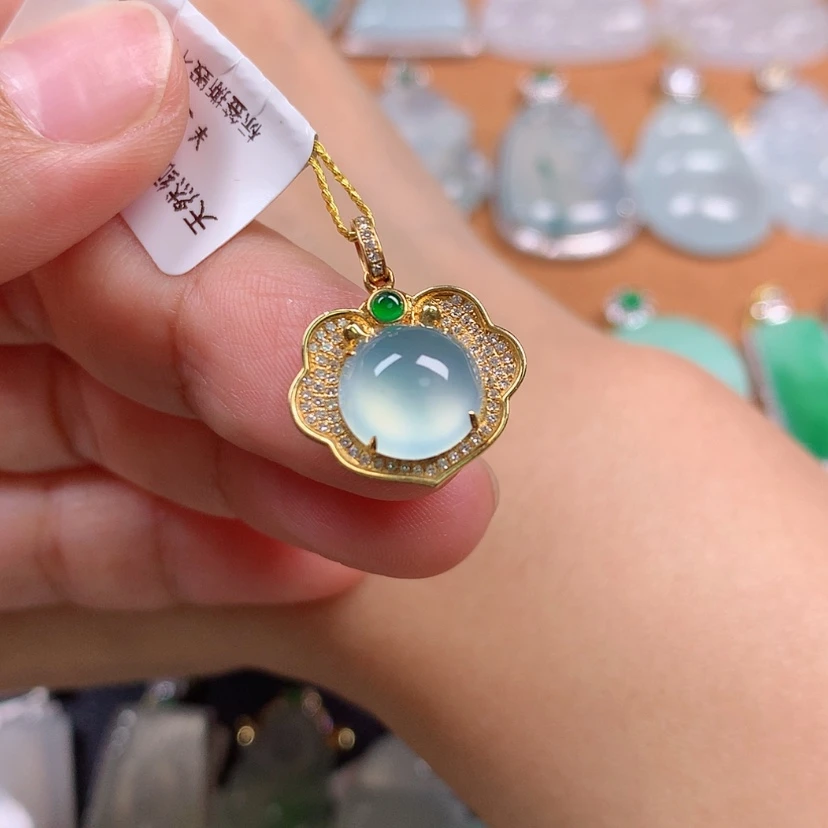 【闪购商品】翡翠18K金镶嵌颈饰蛋面