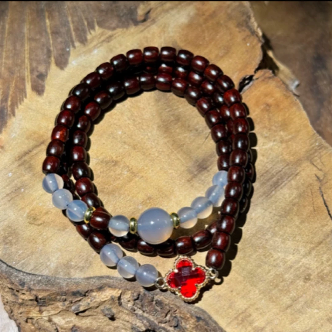 小叶紫檀直切搭配红色四叶草无礼盒