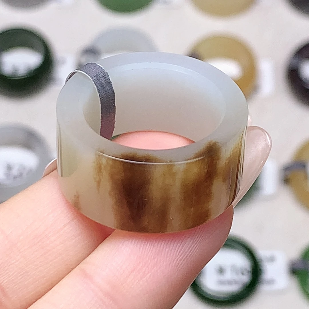 未镶嵌戒指和田玉