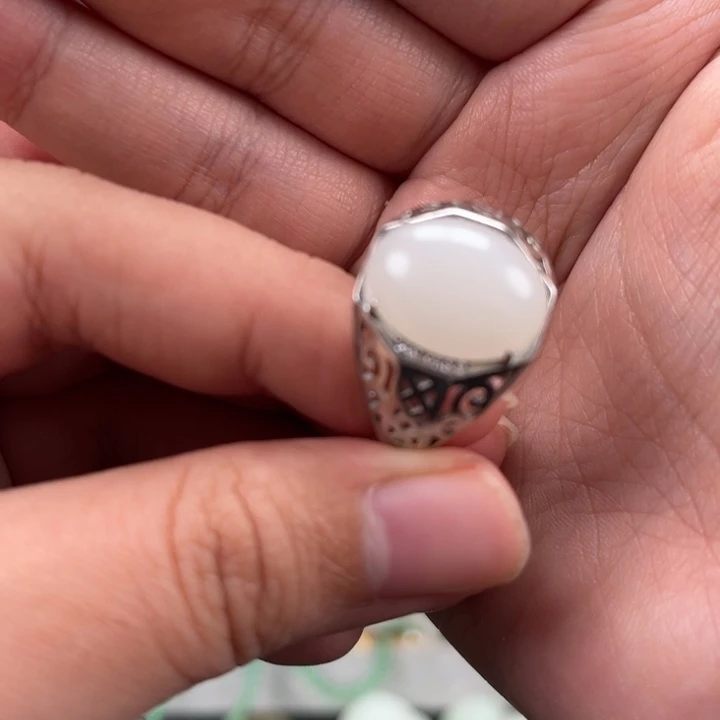 涛***旧和田玉未镶嵌戒指