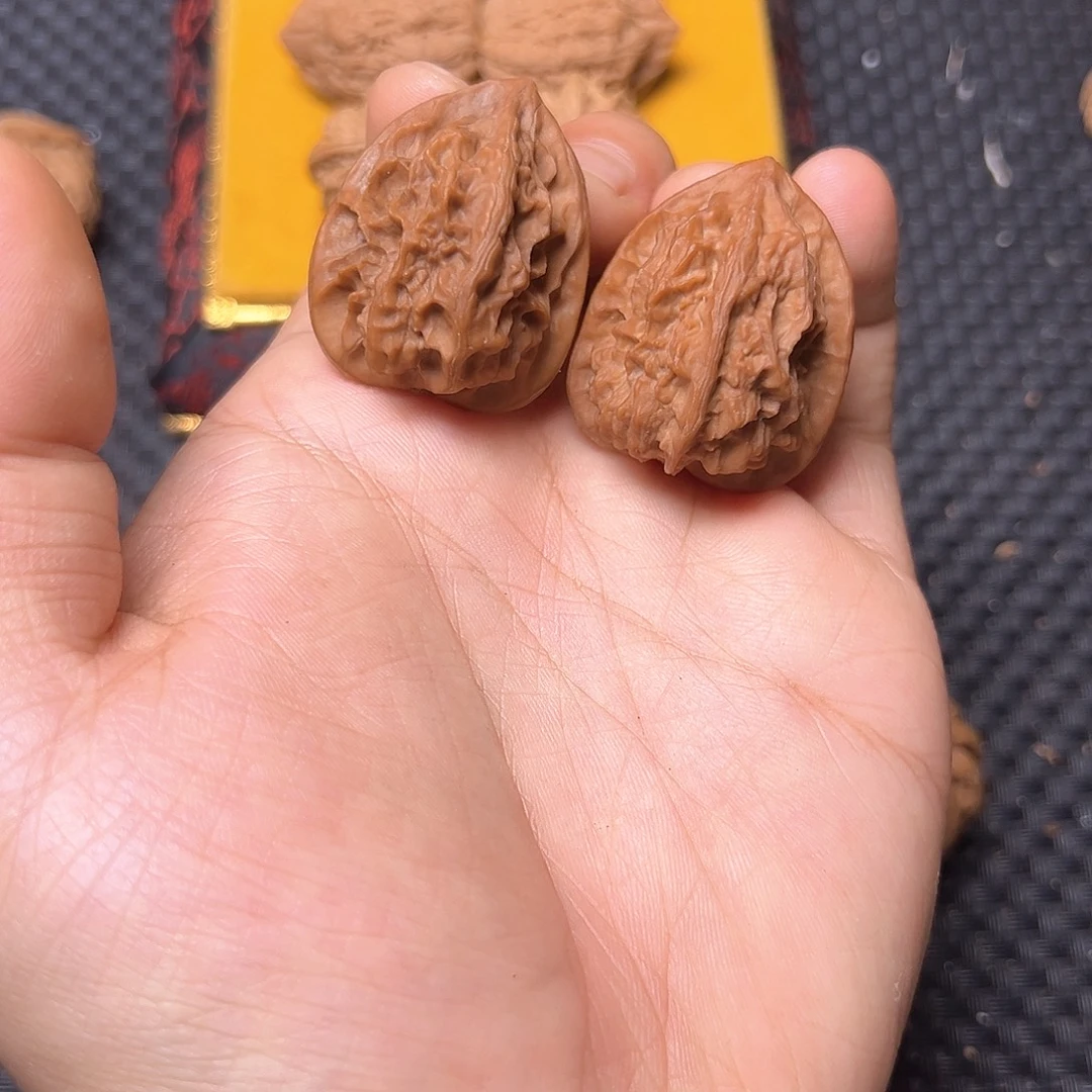 文玩核桃吊坠三角鸡