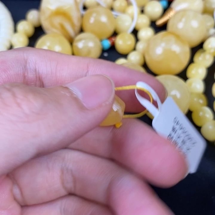 未镶嵌琥珀裸石微瑕88