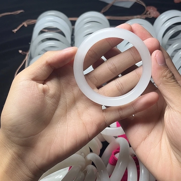 石英质玉未镶嵌手镯