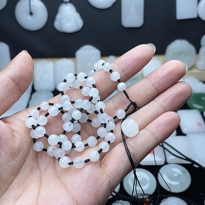 石英质玉未镶嵌颈饰冰**合