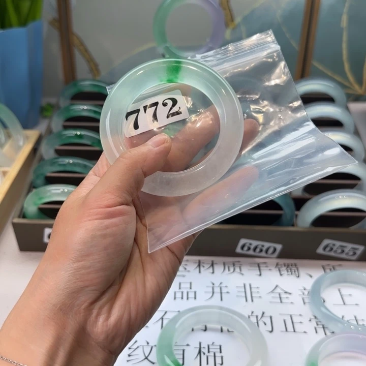 玉?****?时尚飘花手镯