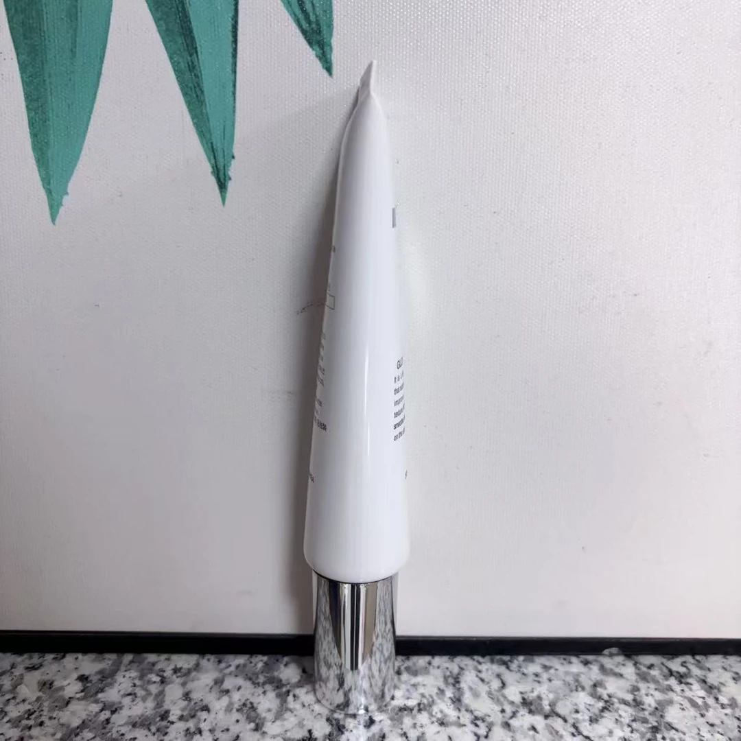 大庆仓 光感粉底液霜（限使用日期：2028年2月）