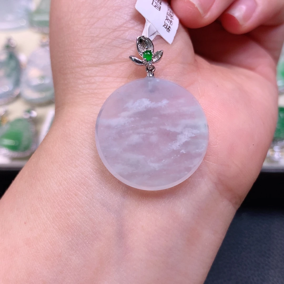 翡翠18K金镶嵌颈饰无事牌