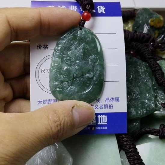 翡翠未镶嵌颈饰挂件