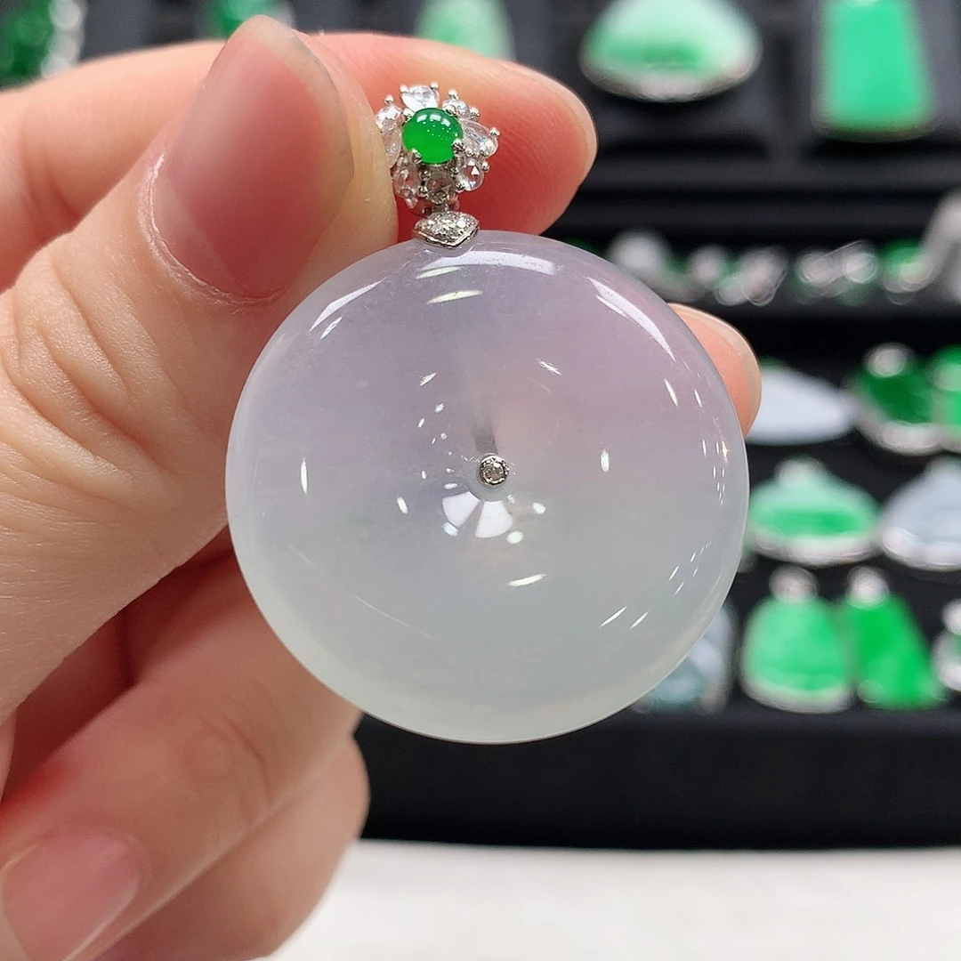 翡翠18K金镶嵌颈饰平安扣