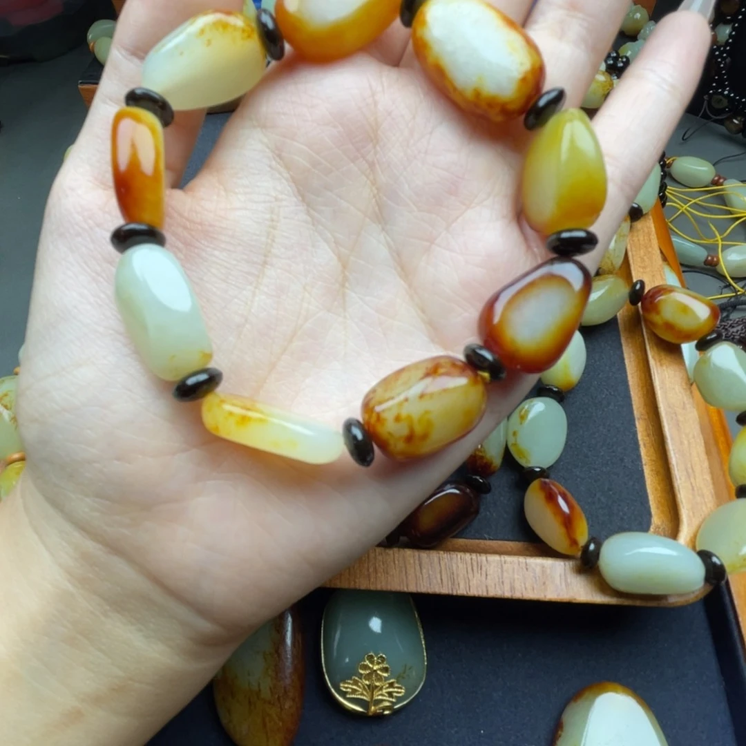 和田玉未镶嵌颈饰首***师