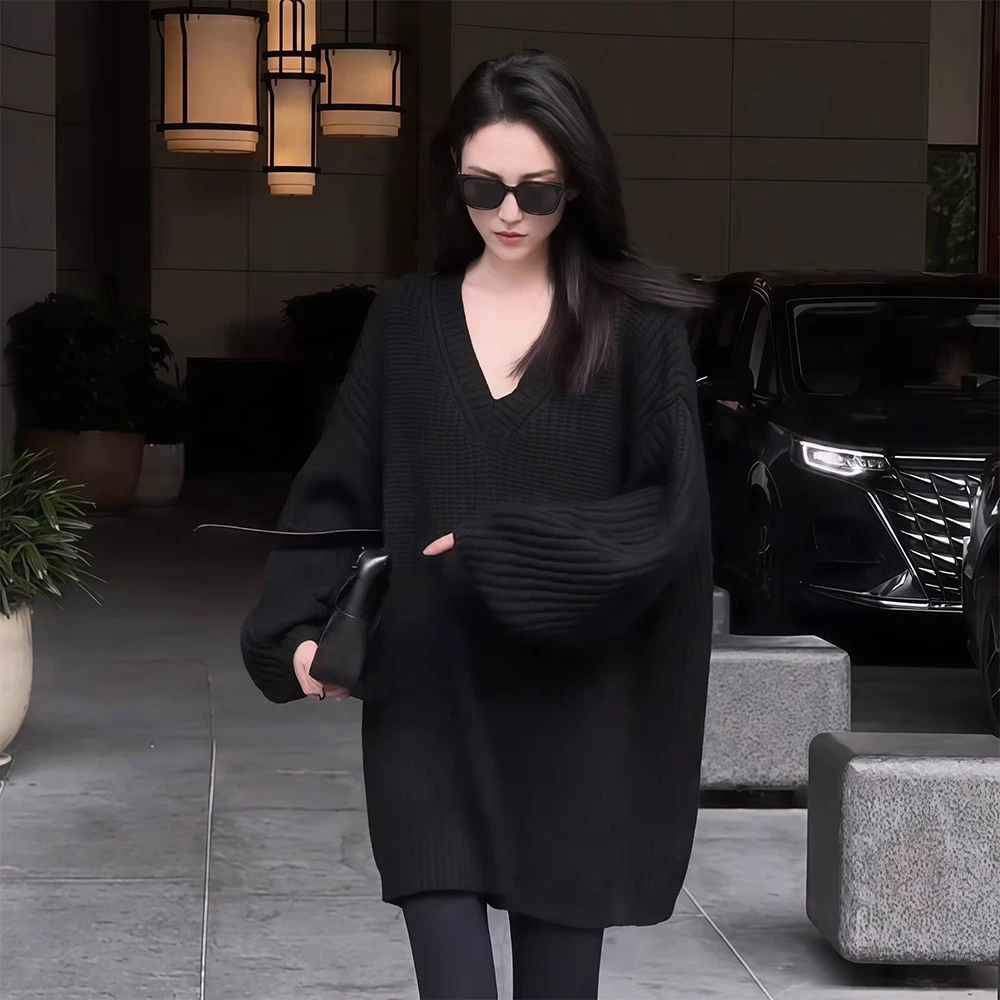 黑色V领慵懒风毛衣女秋冬季中长款遮屁股下装消失配鲨鱼裤的上衣