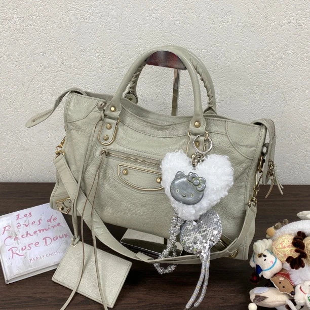 95新 Balenciaga/巴黎世家 浅灰色山羊皮中号光钉机车单肩斜挎包