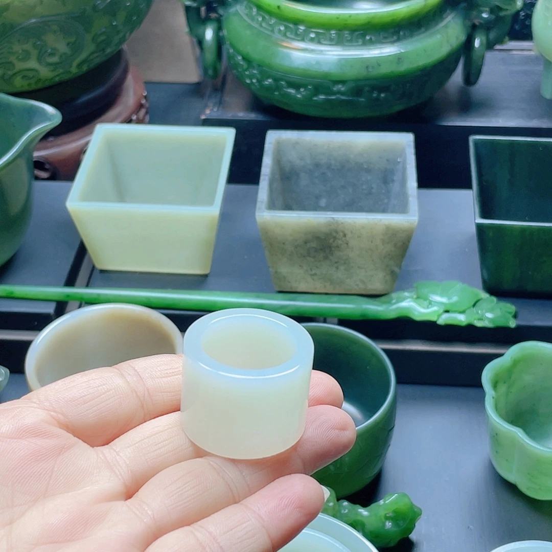 F***。和田玉未镶嵌挂件