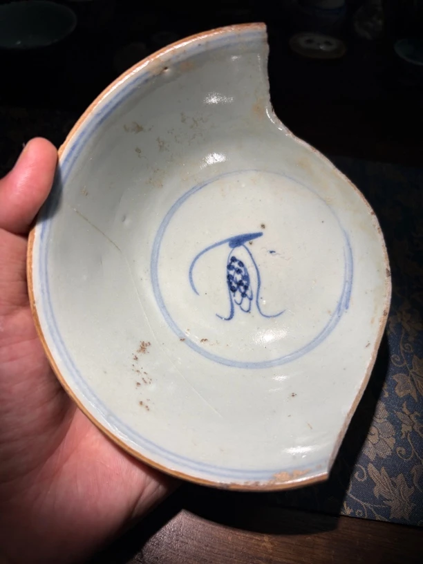 青花多子葡萄纹瓷片标本