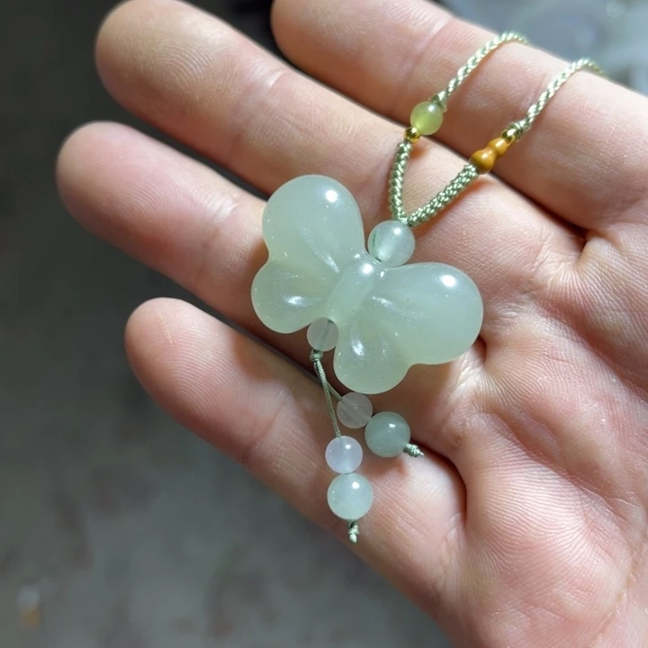 石英质玉未镶嵌颈饰