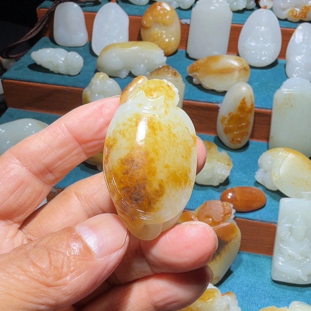 吉***意和田玉未镶嵌颈饰