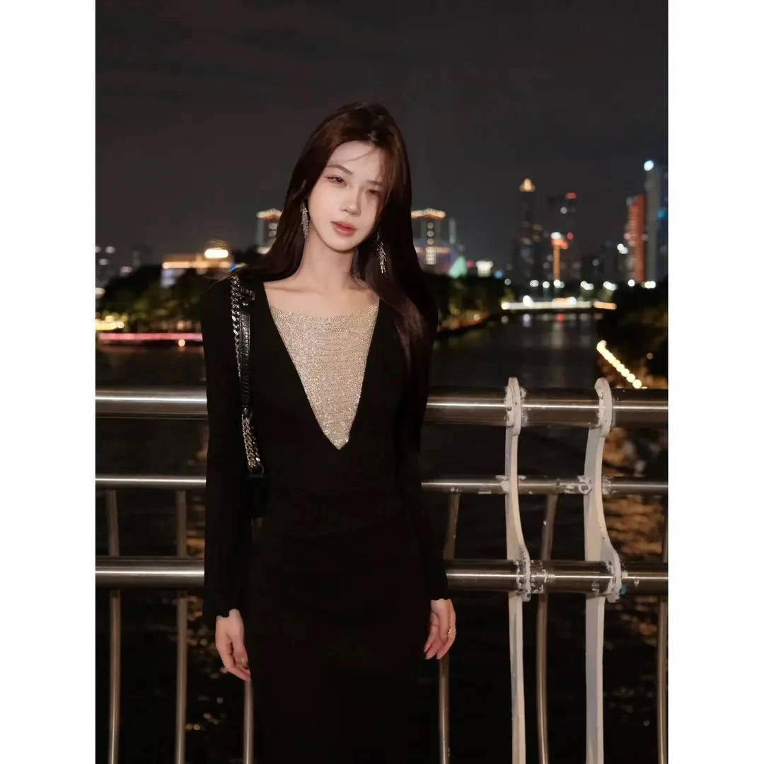 法式气质深V领银色链条连衣裙2025秋冬季新款长袖加绒包臀鱼尾裙