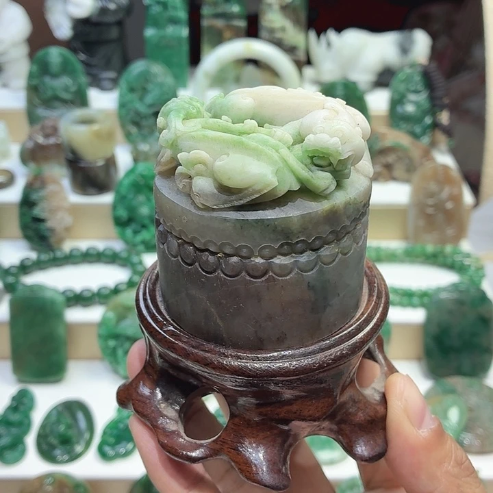 独山玉未镶嵌把件貔貅玉章