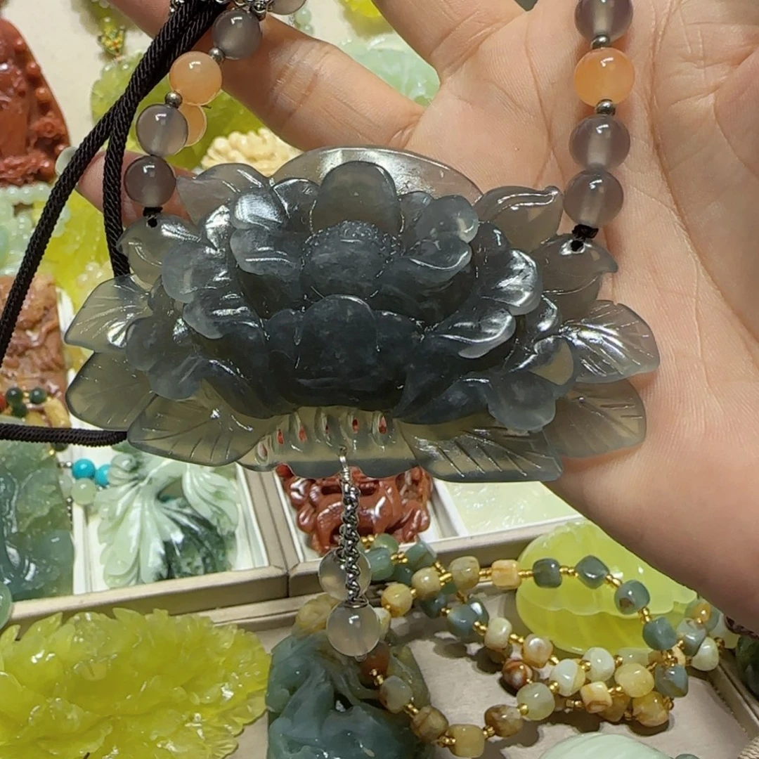 未镶嵌蛇纹石玉吊坠