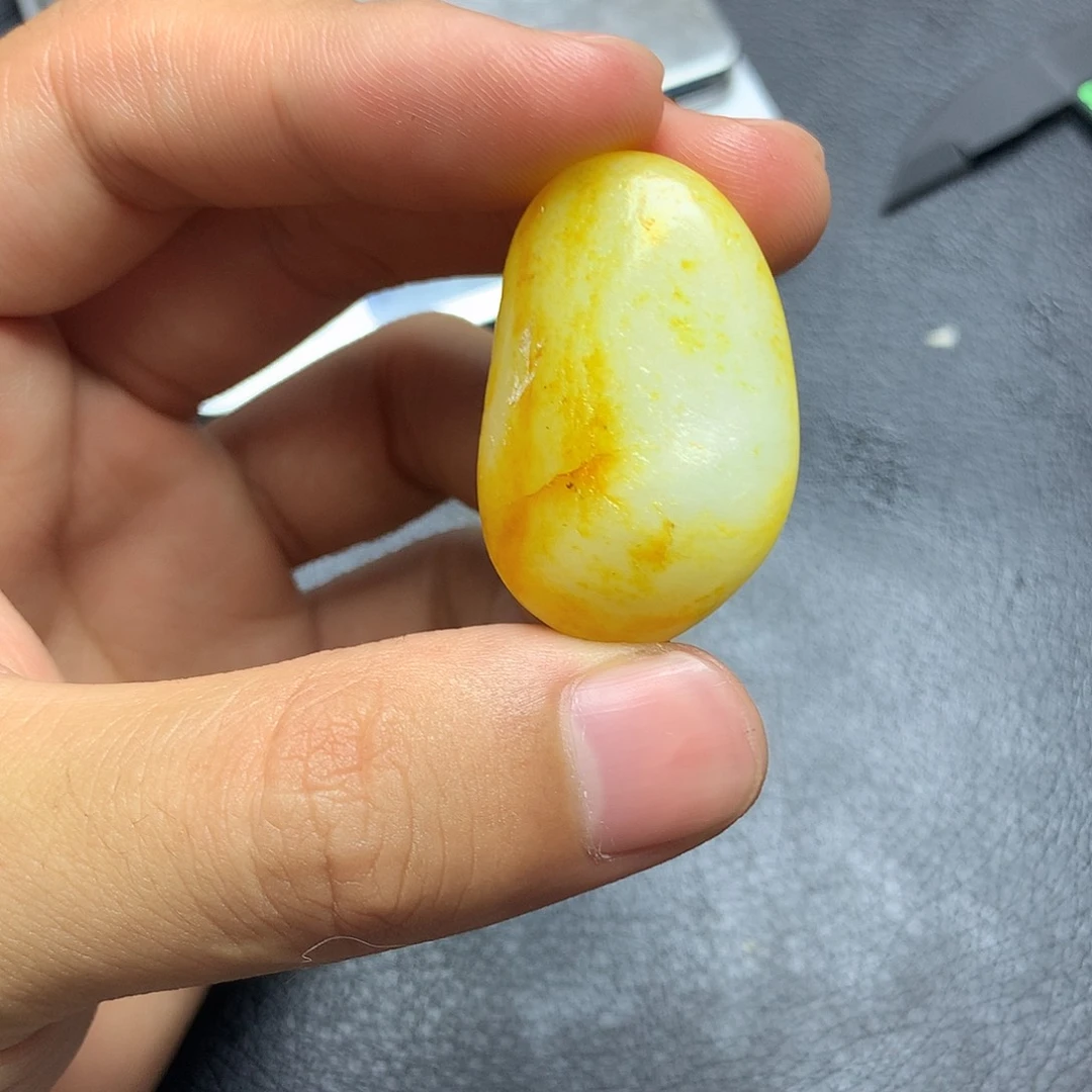 和田玉未镶嵌把件