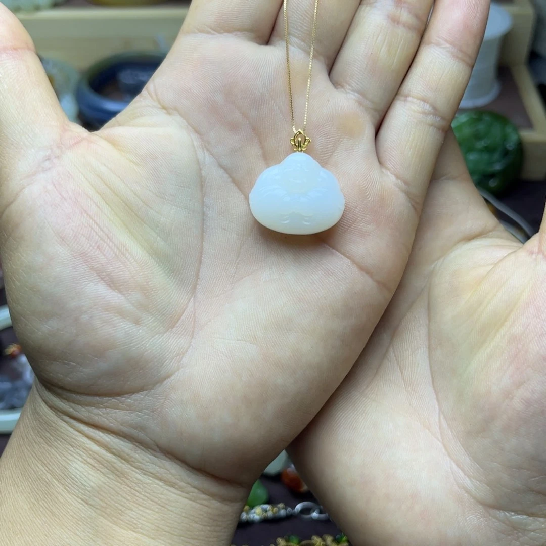 和田玉18K金镶嵌颈饰