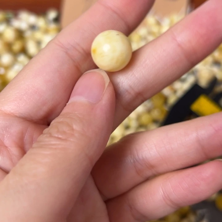 蜜蜡未镶嵌裸石12.7mm一个