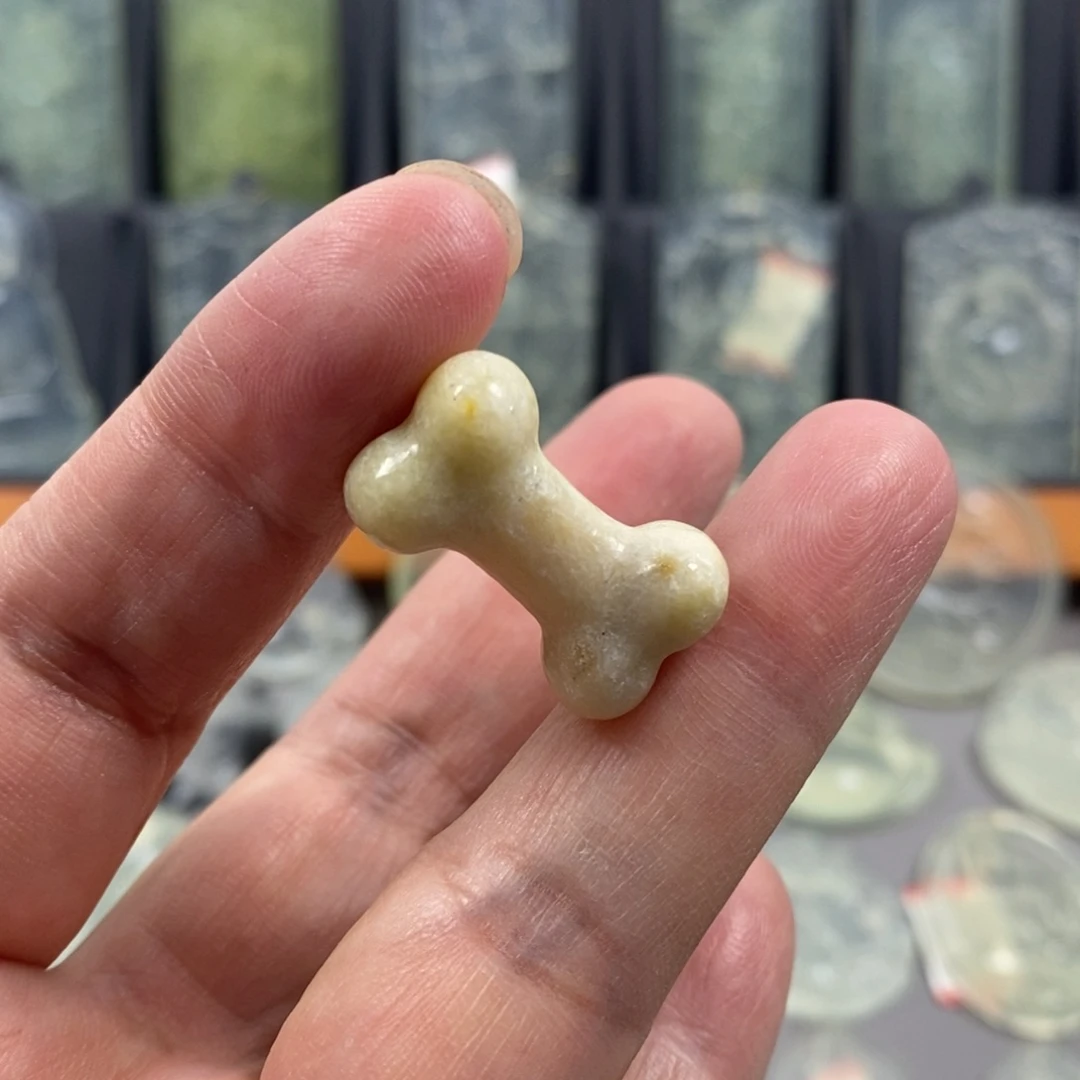 未镶嵌蛇纹石玉颈饰