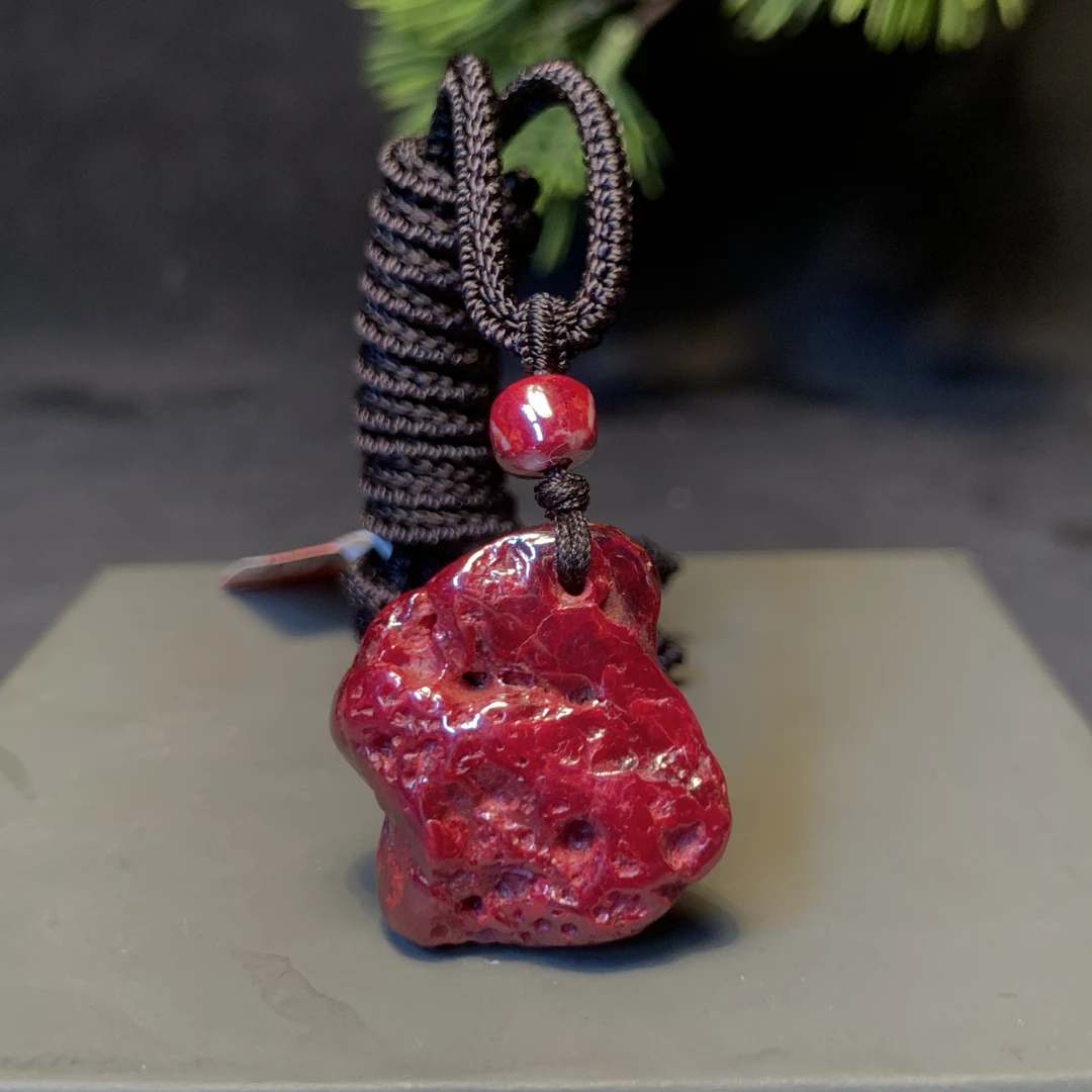 天然辰砂原矿晶体狗头砂吊坠男女款26.6克全透精品