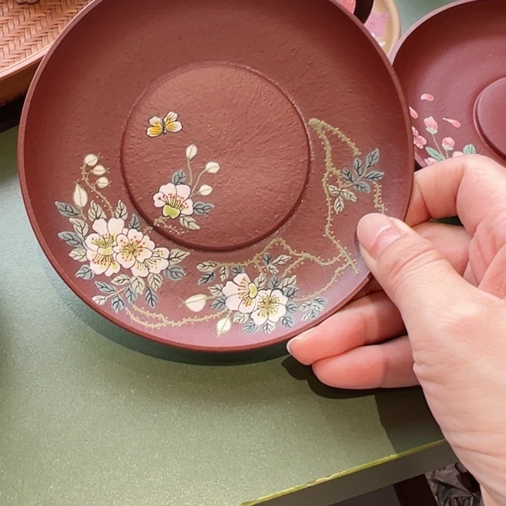 陈***菲紫砂茶壶紫砂的手工制作工艺也很