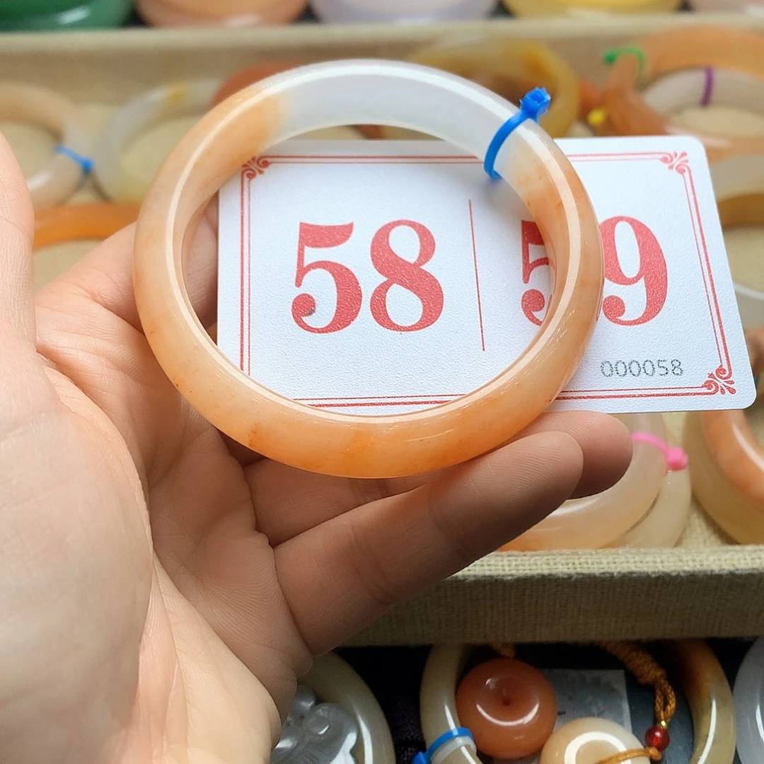 未镶嵌石英质玉（黄龙玉）手镯