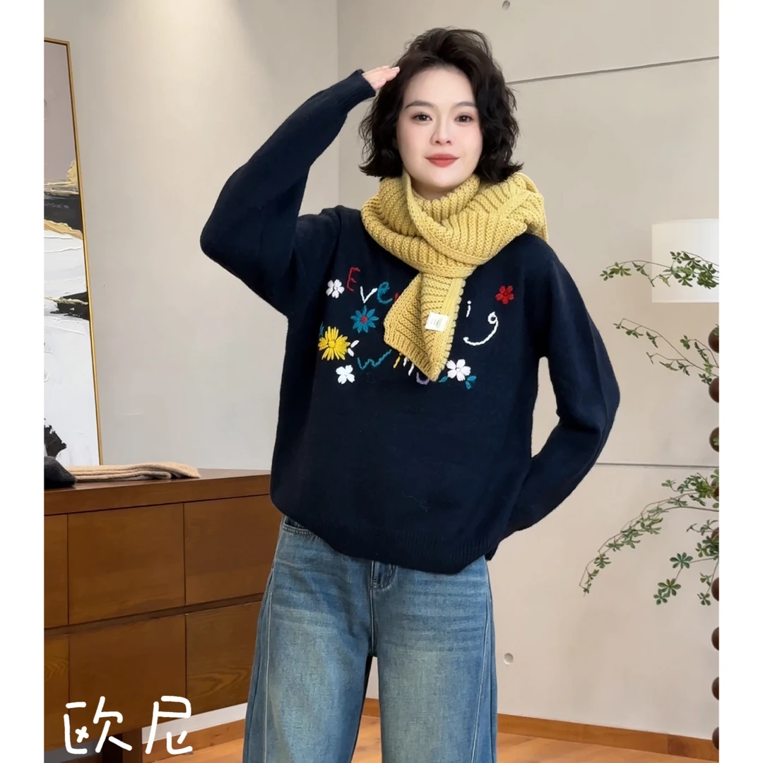 欧尼私服 2025秋冬新款花朵刺绣圆领休闲宽松针织上衣2511C7606