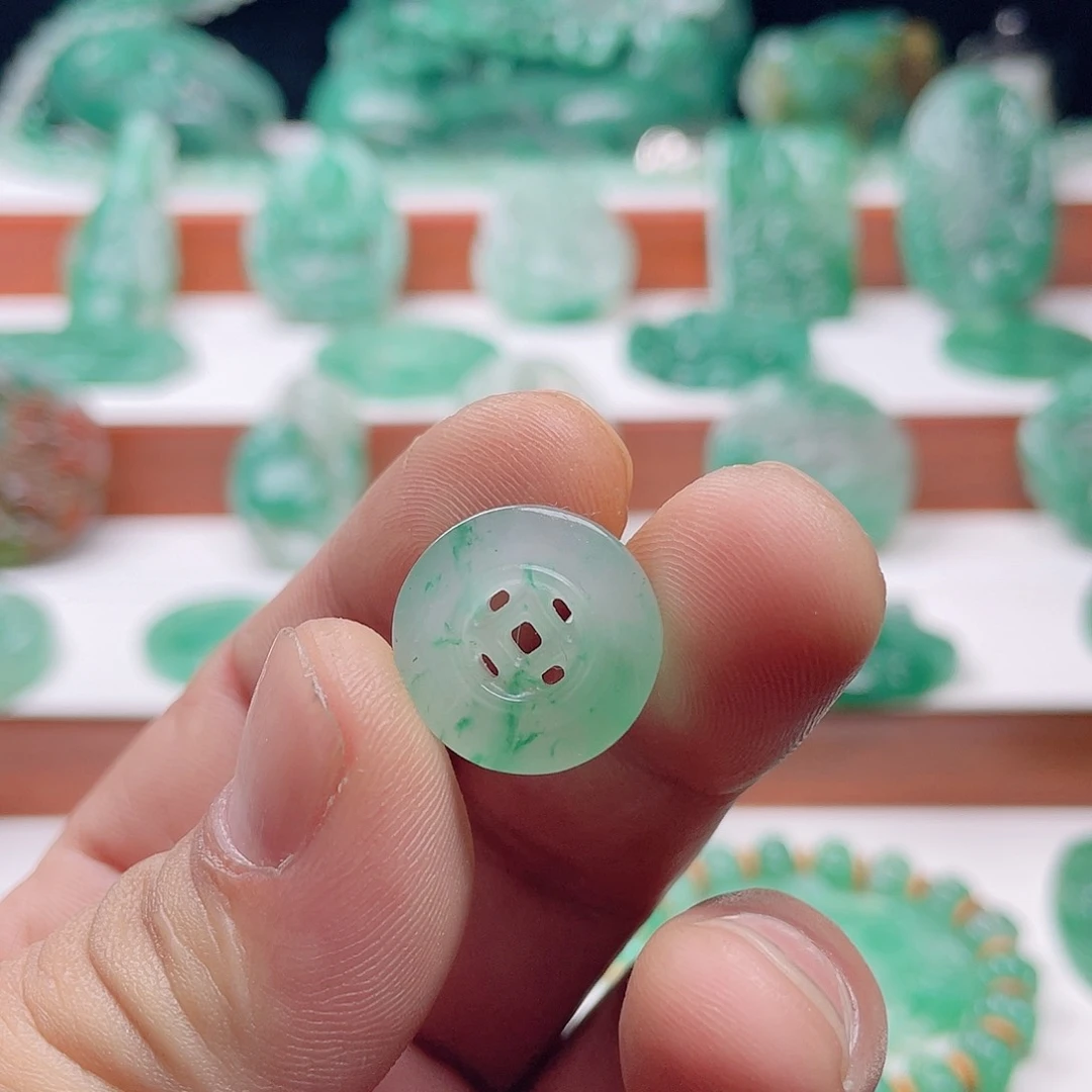 颈饰未镶嵌石英质玉