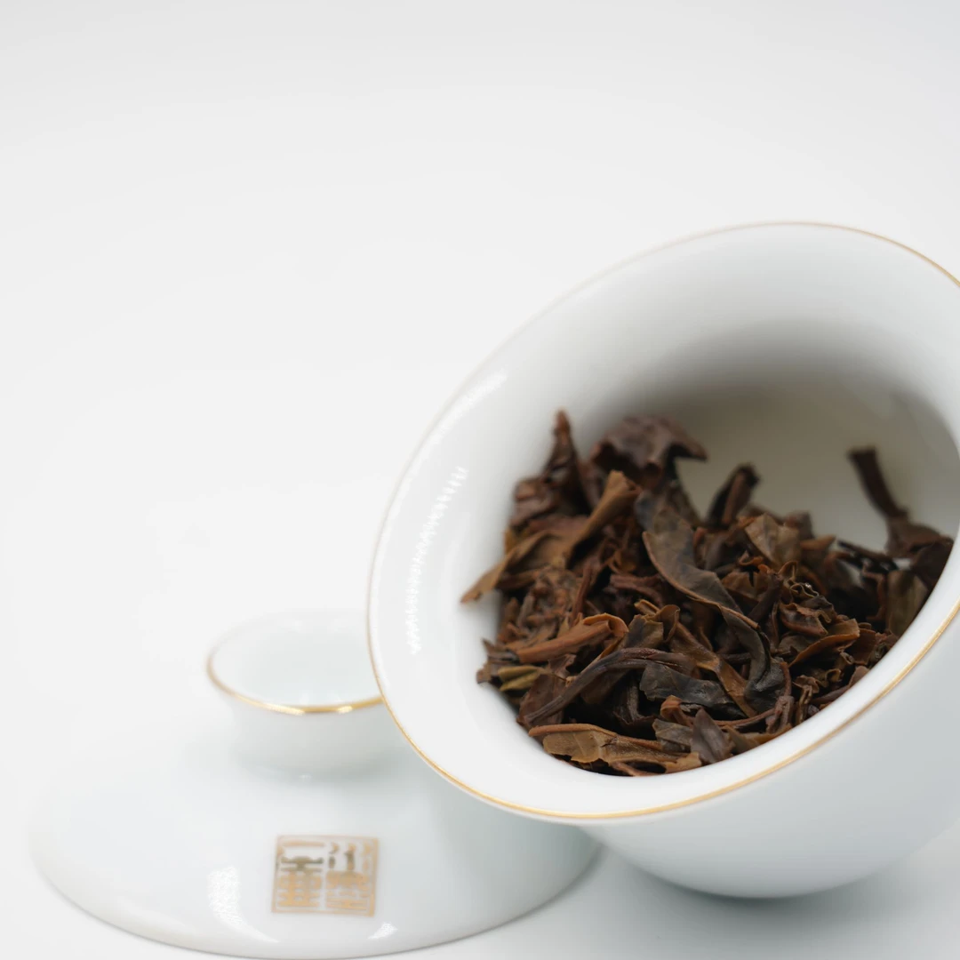 璧茗2010犀牛塘裸饼普洱茶生茶