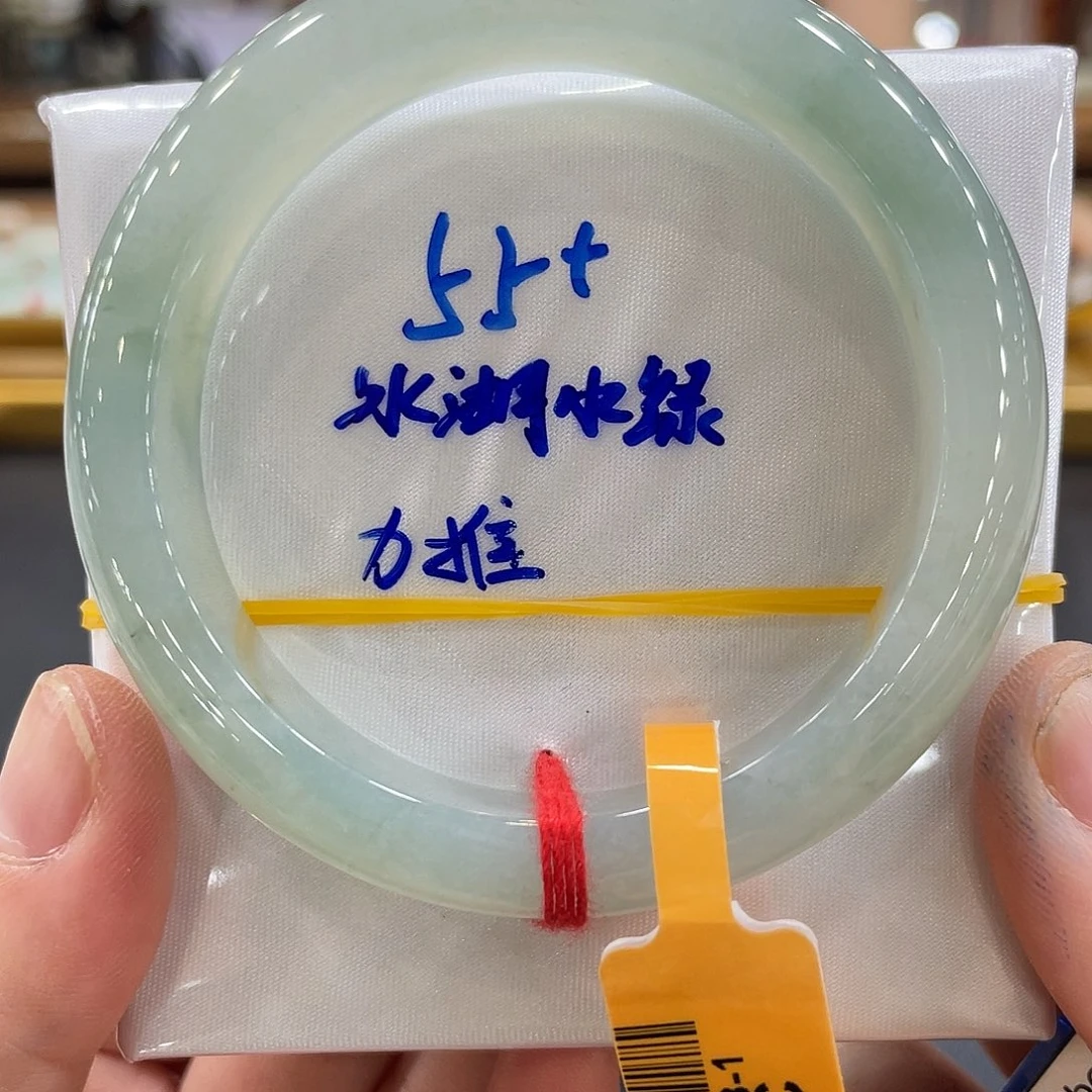 翡翠手镯未镶嵌翡翠手镯