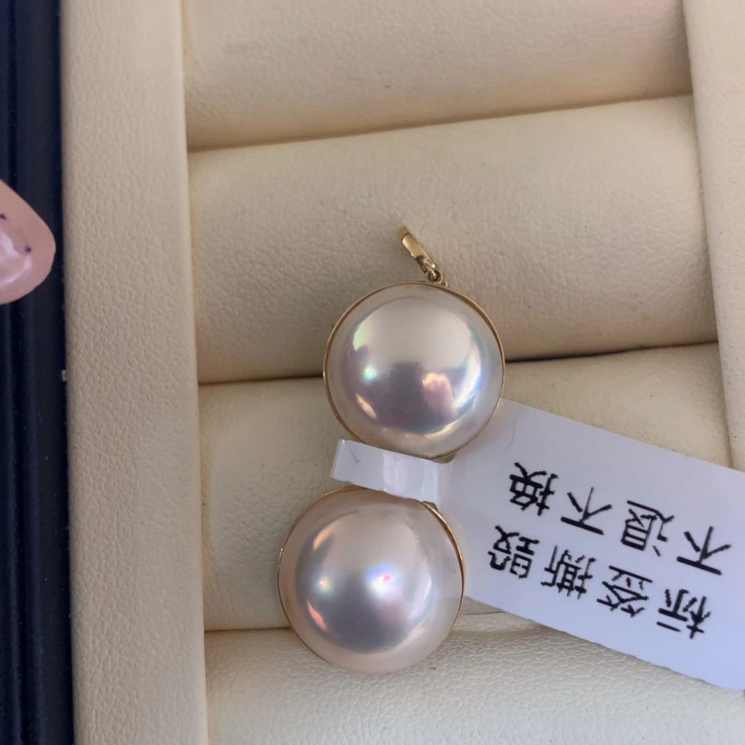 18K金镶嵌拼合珍珠（马贝珠）颈饰