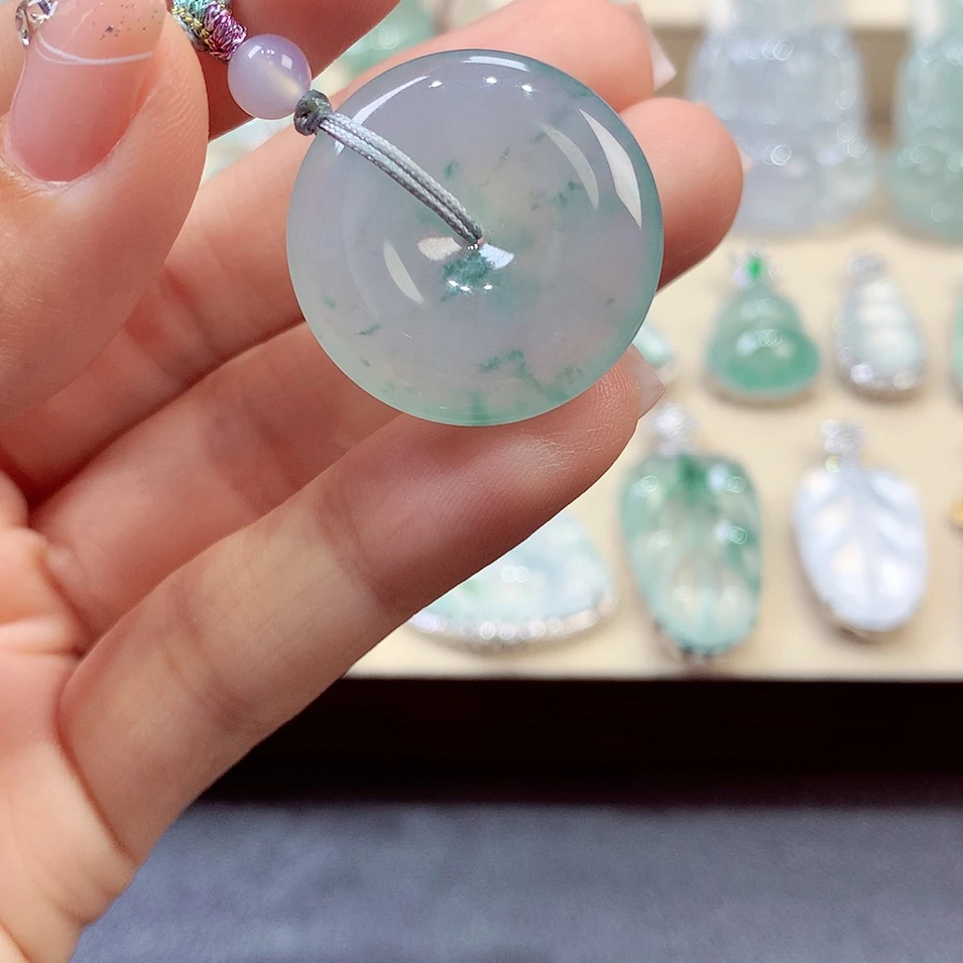 翡***)翡翠未镶嵌颈饰翡翠