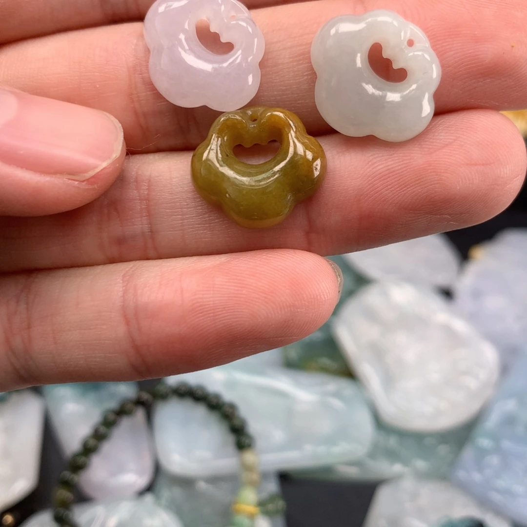 翡翠未镶嵌颈饰福利