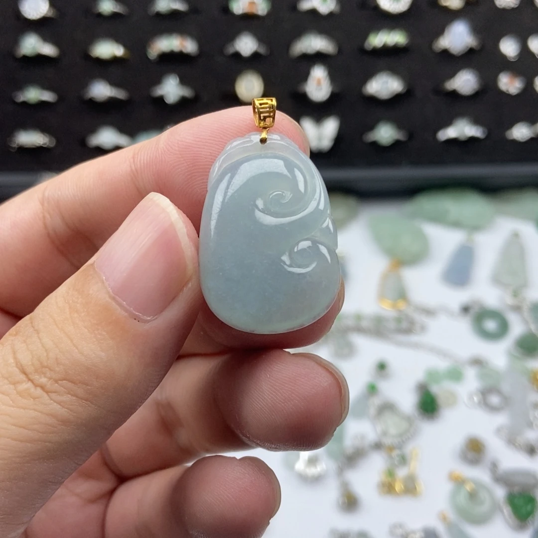 翡翠18K金镶嵌颈饰