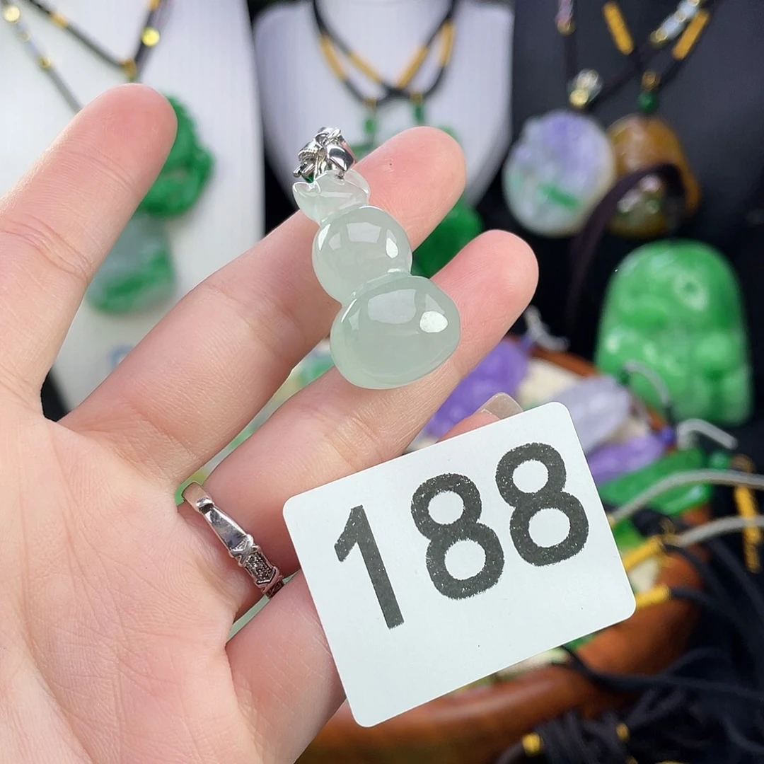 翡翠未镶嵌吊坠(赠链)