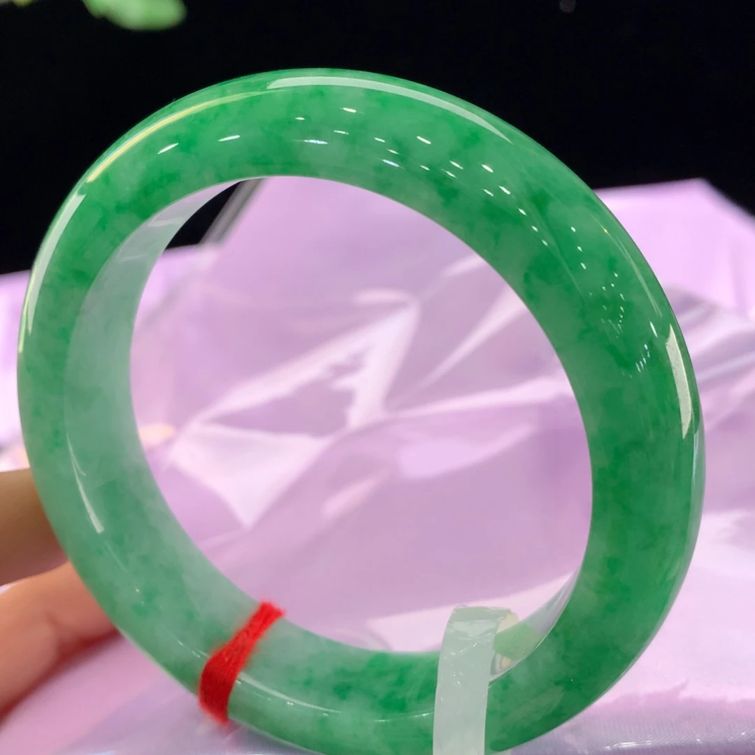 k***咪翡翠未镶嵌手镯总价5万。0149